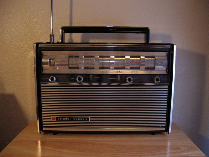 800px-Shortwave_Radio